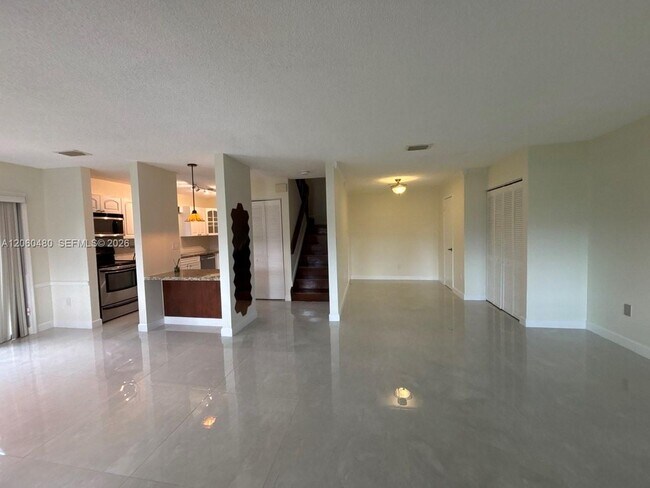 Foto del edificio - 6900 NW 169th St