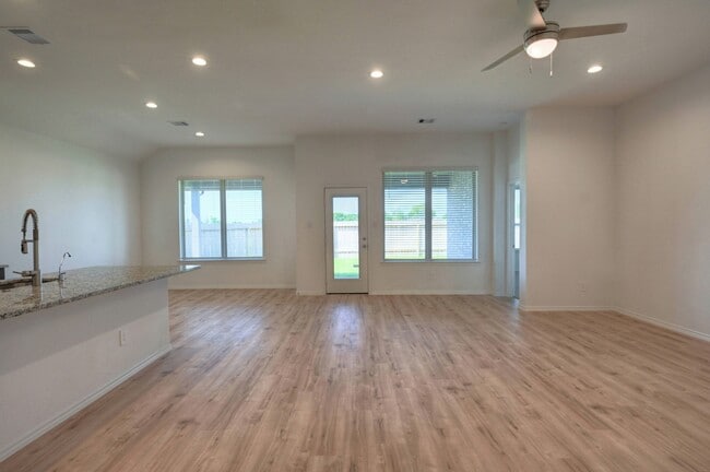 Foto del edificio - 31603 Zoe Pt