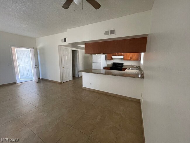 Building Photo - 5675 E Lake Mead Blvd