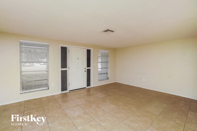 Foto del edificio - 10134 Oleander Dr