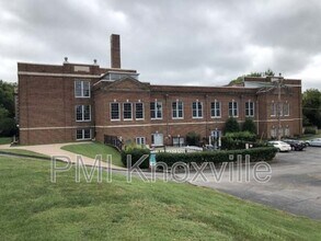 Building Photo - 523 N Bertrand St
