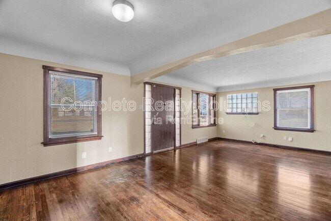 Foto del edificio - 11820 Larimore Rd