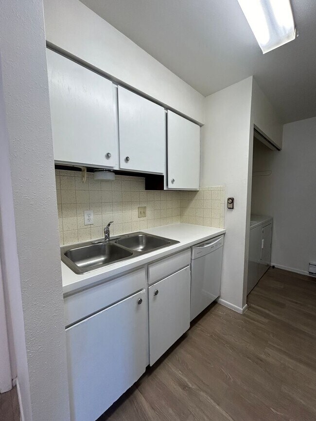 Foto del edificio - Two Bedroom Condo With One Car Garage Available For Rent In Longmont