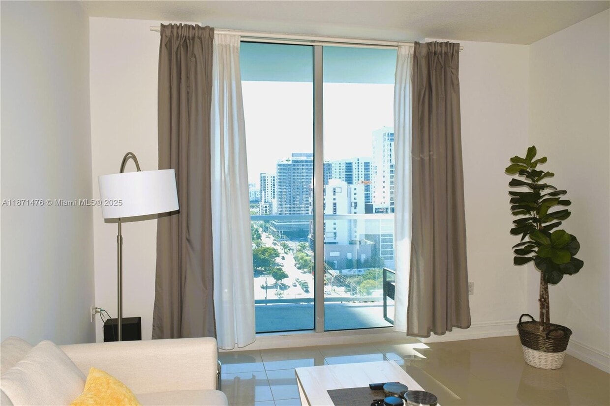 Foto principal - 185 SW 7th St
