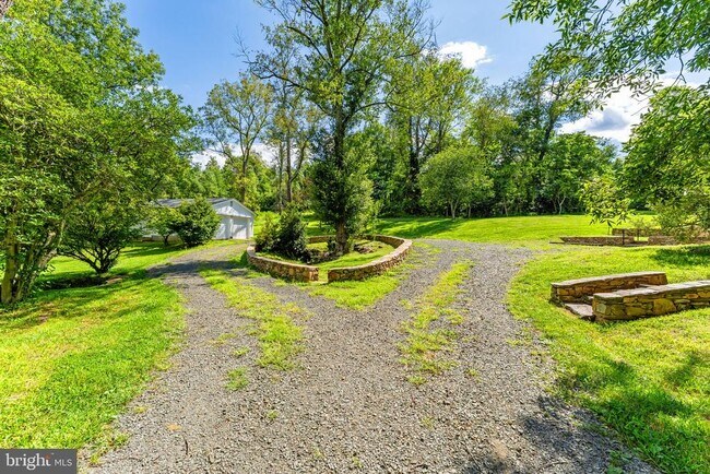 Foto del edificio - 5519 Hopewell Rd
