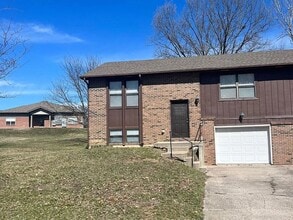 Building Photo - 431-431 Maple Grove Way