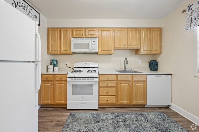 2BR, 1.5BA - 1,021SF - Kitchen - Rockdale Gardens Apartments & Townhomes*