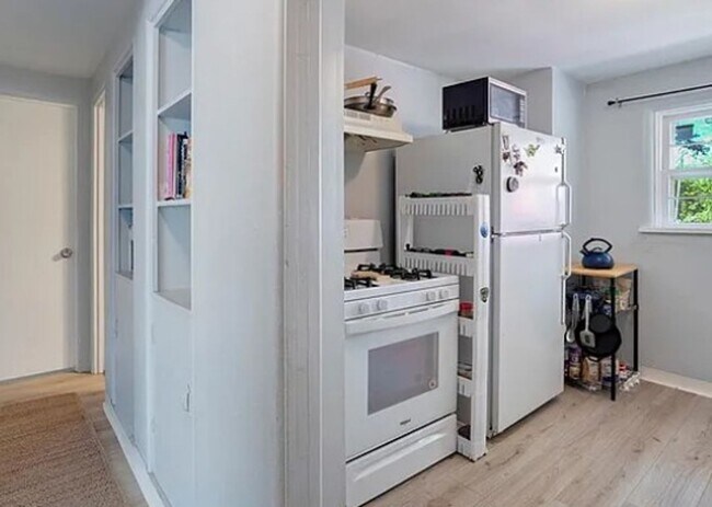 Foto del edificio - Two Bedroom One Bath Downtown Bungalow