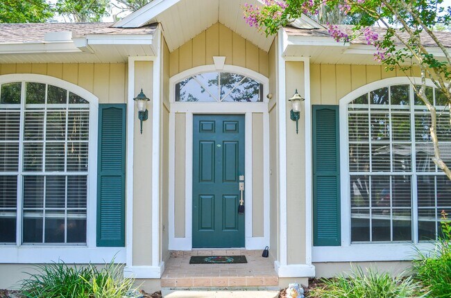 Building Photo - Upgraded 3-bedroom 2-bath in Wellington Place