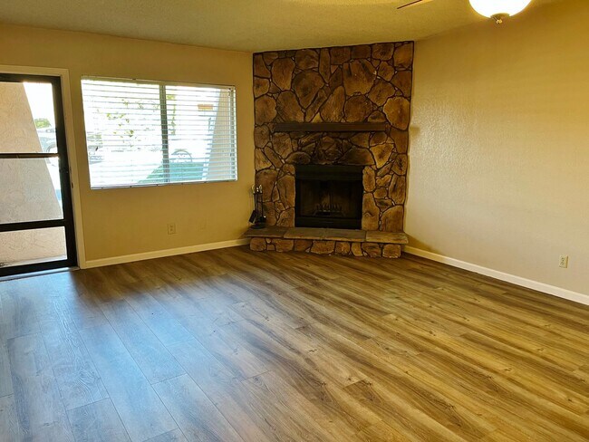 Foto del edificio - CONDO - VILLAGE OF OAK CREEK