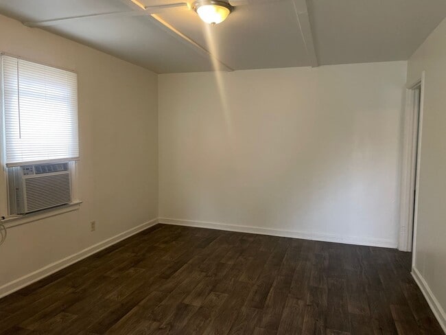 Building Photo - 2 BDRM 1 BA, 816 SQ FT HOME, DUKE POWER, C...