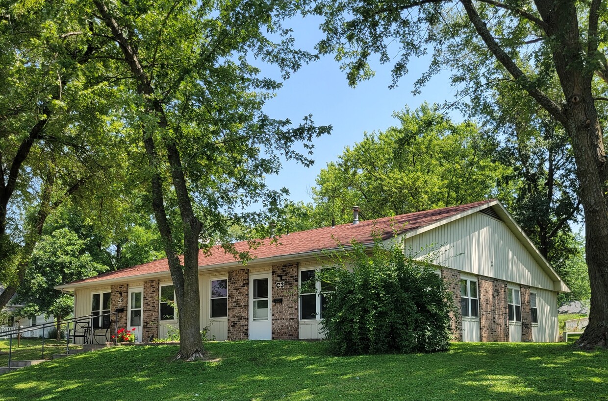 Primary Photo - Friendly Heights Apartments