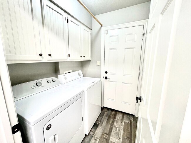 Foto del edificio - Quiet, Well-Maintained 2Bed/2.5Bath Home – Prime Fayetteville Location!