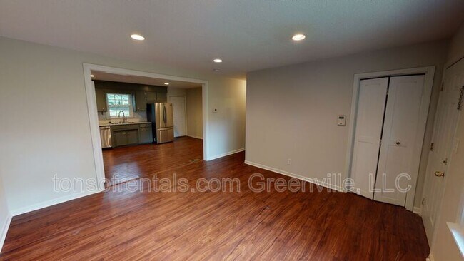 Building Photo - 308 B N Fairview Ave