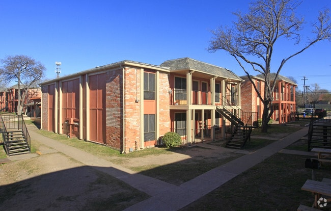 Primary Photo - Alma North Plaza
