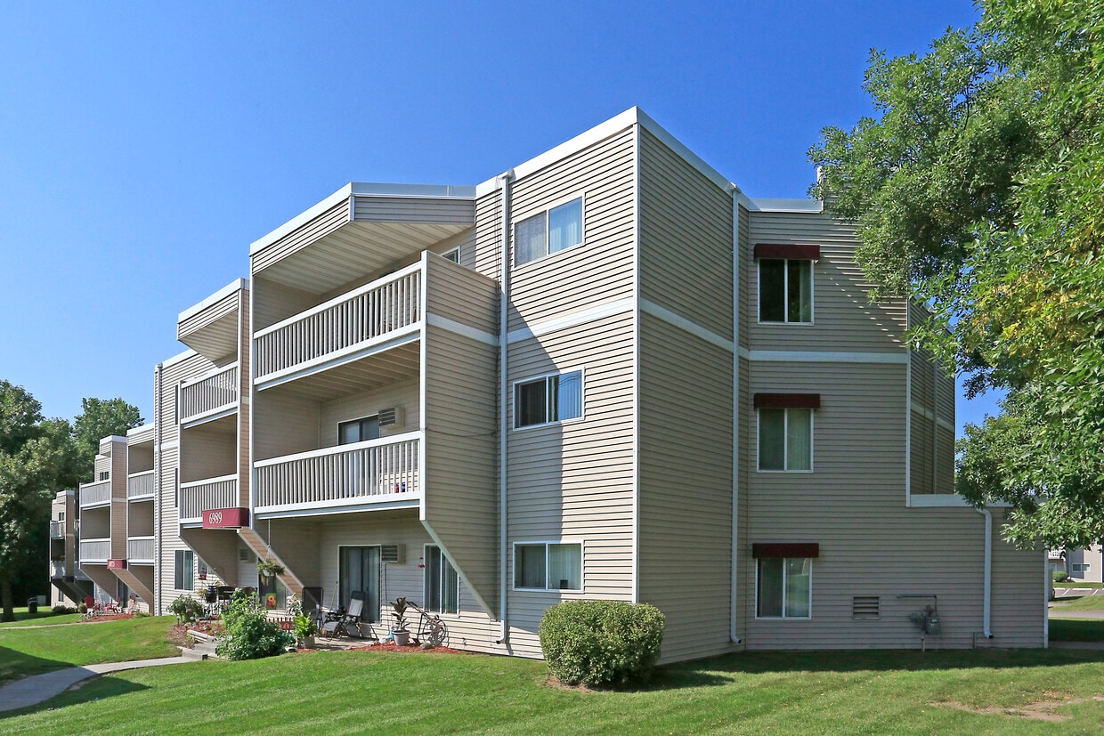 Woodland Pointe 6850 Ashwood Rd Woodbury, MN Apartments for Rent in
