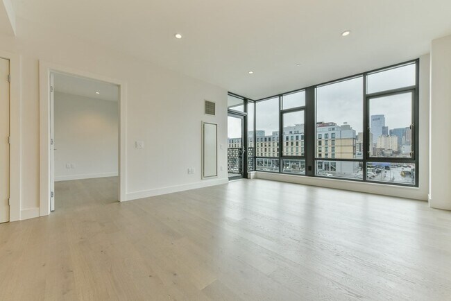 Building Photo - 40 Traveler St