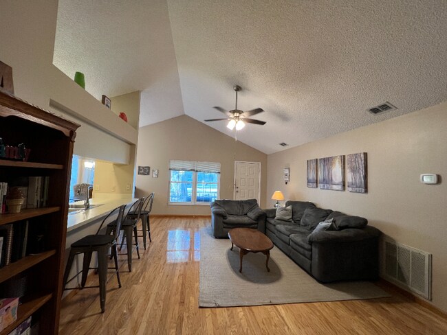 Foto del edificio - 626 Bellingham Pl