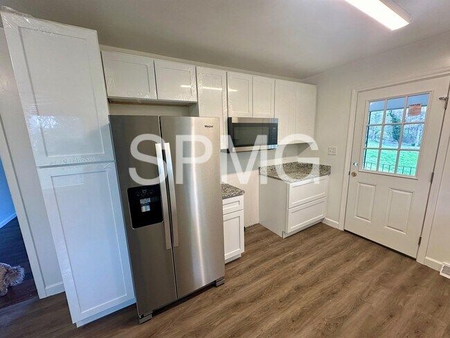 Building Photo - 612 Landfair Dr