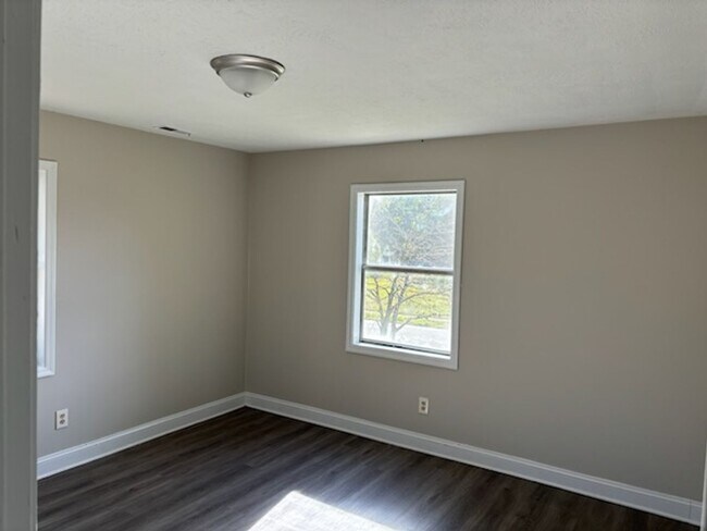 Foto del edificio - 6460 Wilson Ave