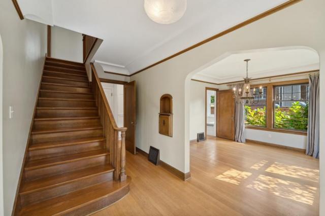 Building Photo - 4 bedroom in Seattle WA 98112