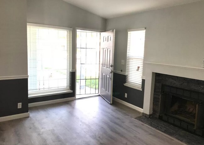 Foto del edificio - Close to freeway and shopping