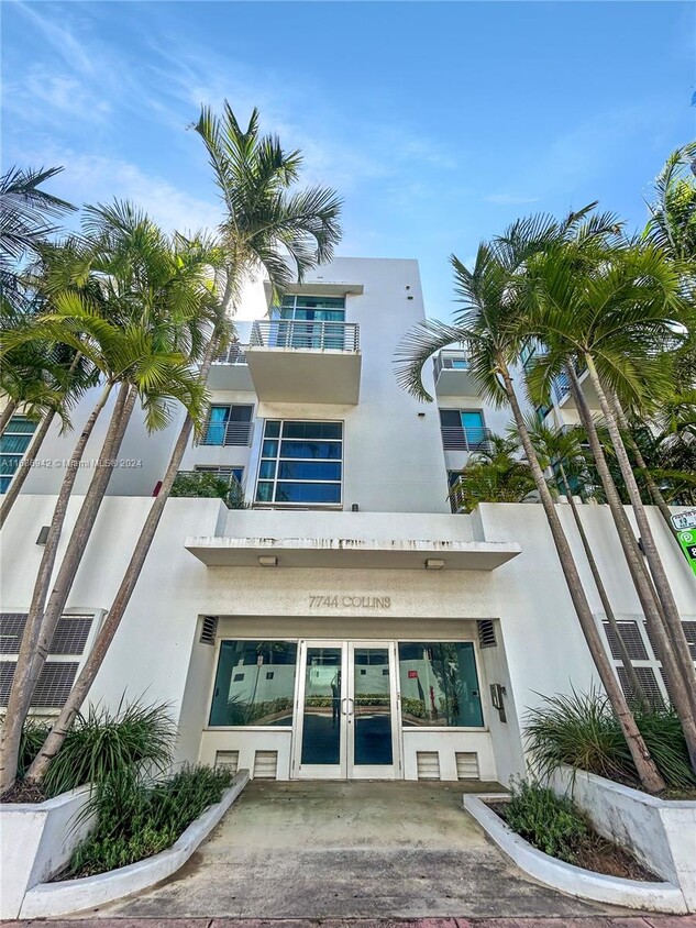 Foto principal - 7744 Collins Ave