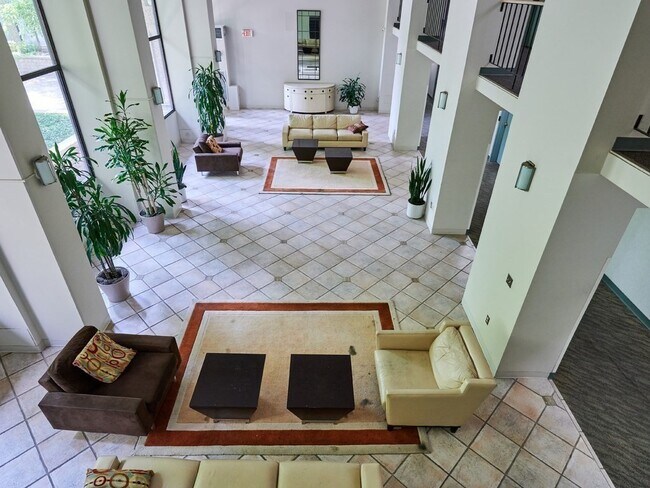 Building Photo - 1731 Beacon St