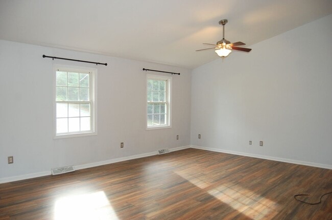 Building Photo - 3 Bedroom Home in Forest