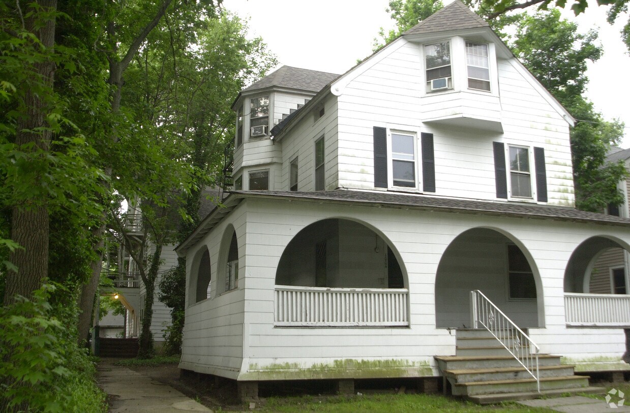 Primary Photo - 1004 5th Ave