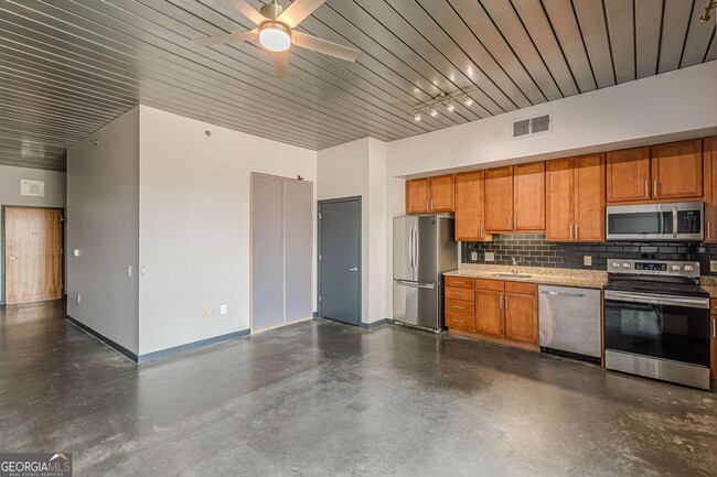Building Photo - 620 Glen Iris Dr NE