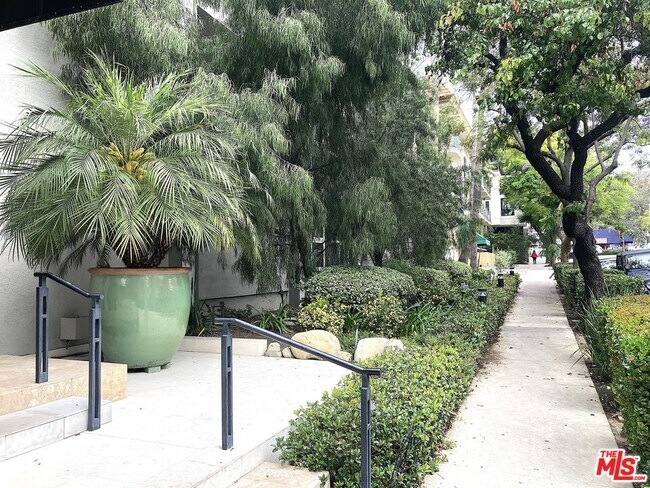 Foto del edificio - 1025 Kings Rd