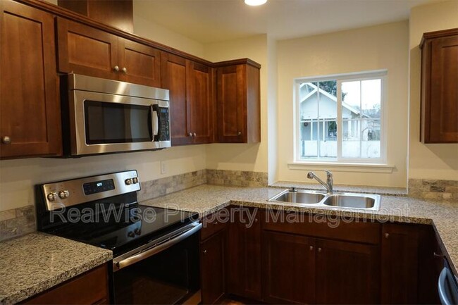 Building Photo - 103 Tripp St