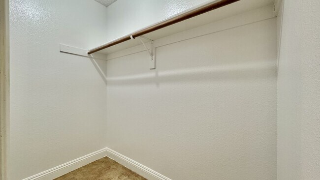 Foto del edificio - 5151 W Pioneer Ave