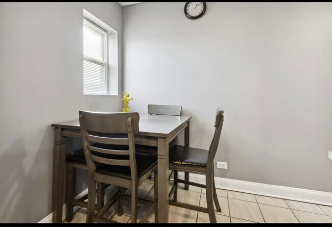 Foto del edificio - 7724 S Marshfield Ave