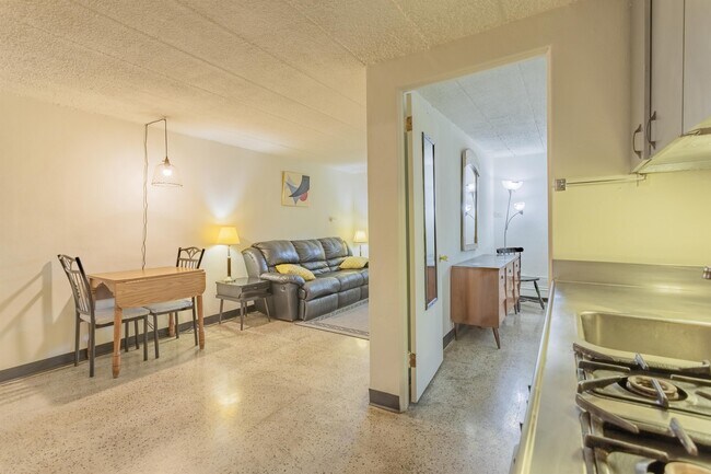 Foto del edificio - 2441 Holmes St