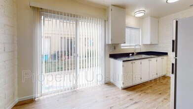 Building Photo - 1710 Bruce Dr