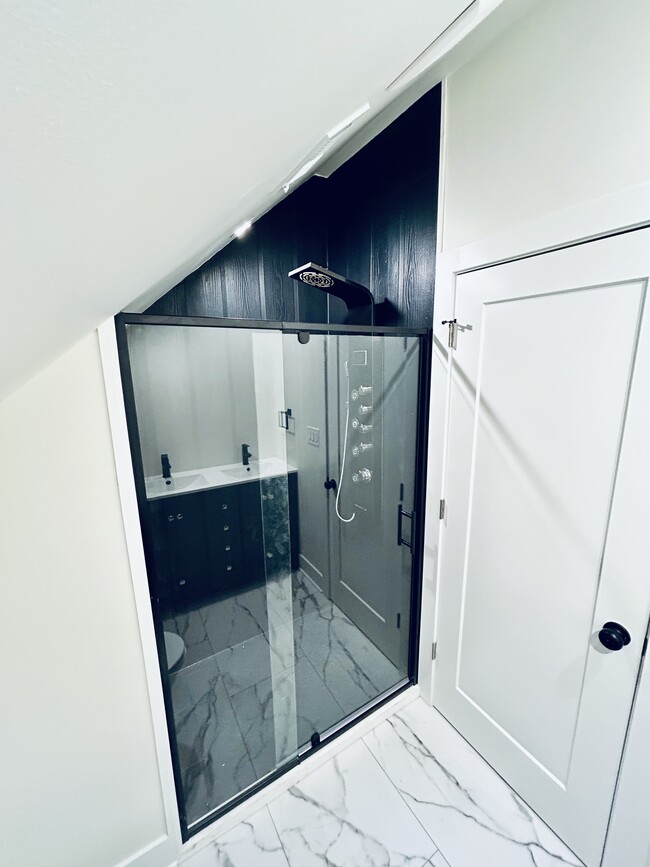 Building Photo - 3227 S May St