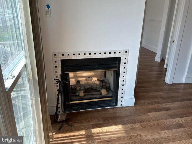 Foto del edificio - 1359 Main St