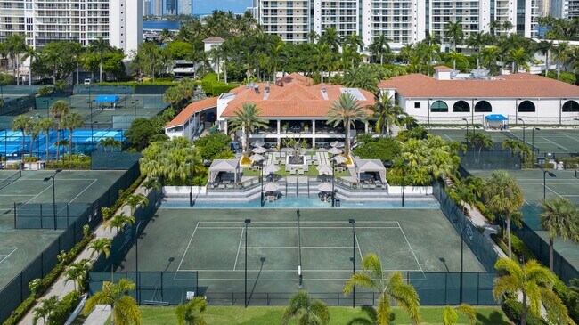 Foto del edificio - 2000 E Island Blvd