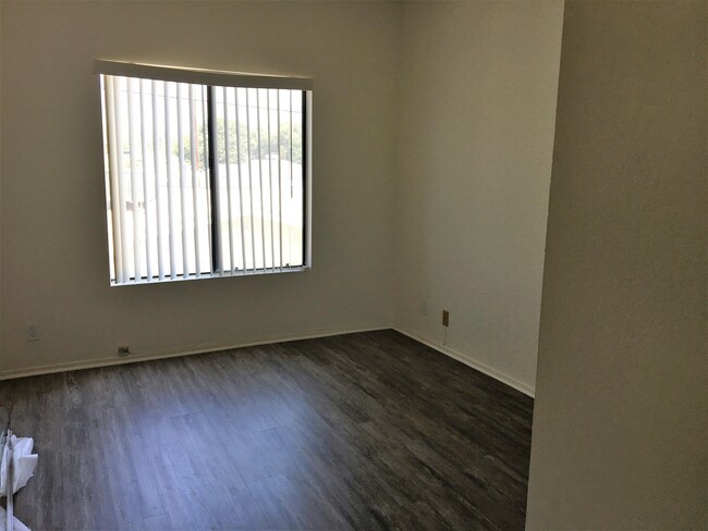 Building Photo - 1441 N Edison Blvd