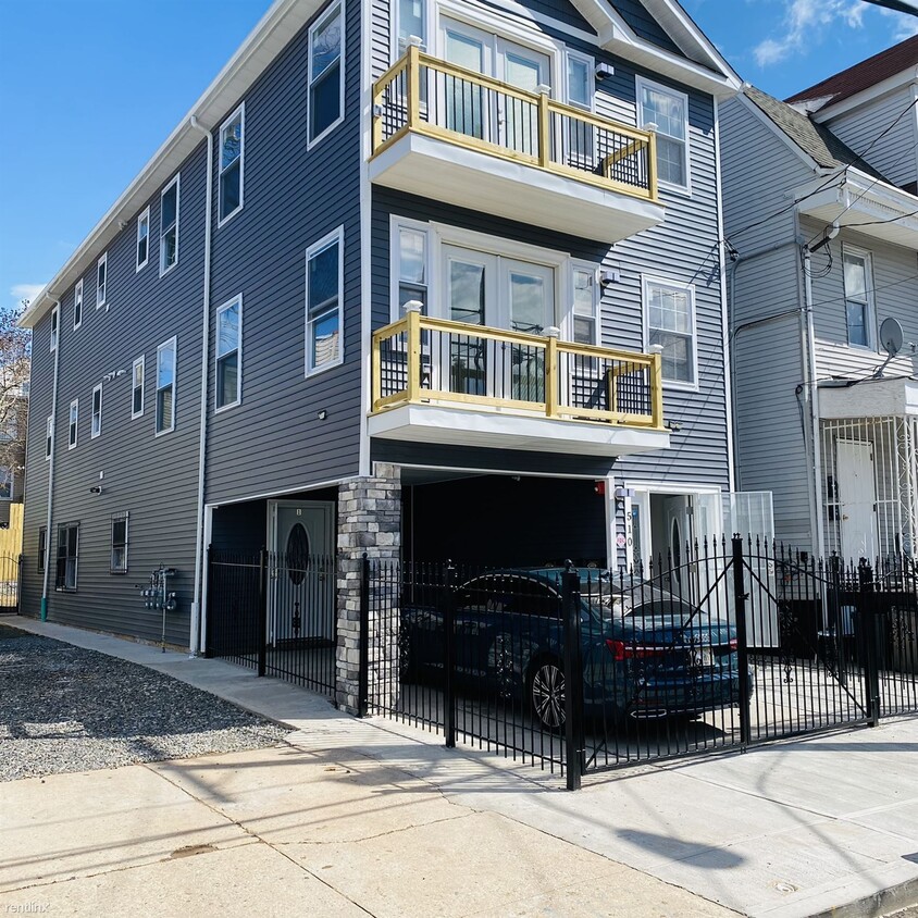 Primary Photo - 2 br, 1.5 bath Triplex - 510 South 17th St...
