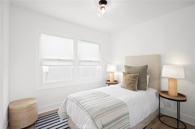 Foto del edificio - 300 Coral Ave