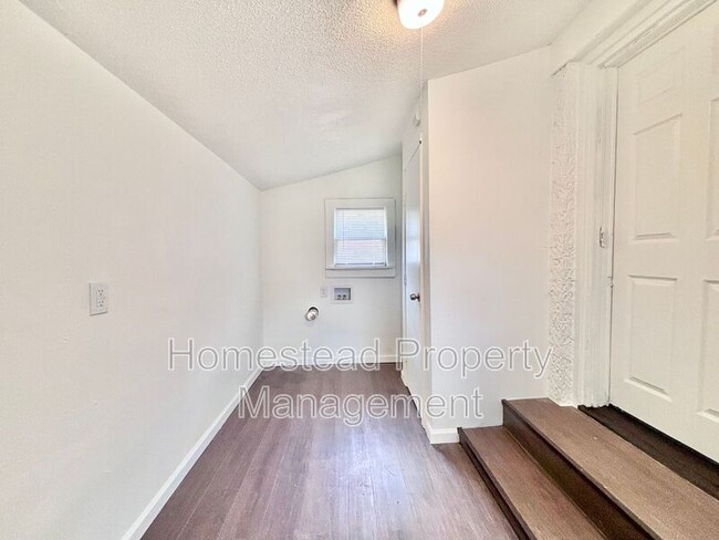 Foto del edificio - 2325 NE 21st St