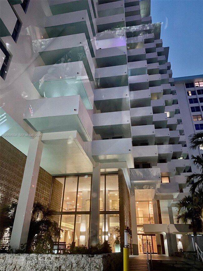 Building Photo - 2899 Collins Ave