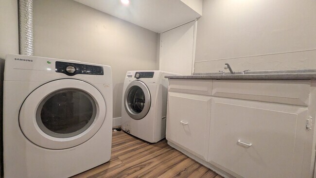 Photo du bâtiment - 46050 Camrose Ave