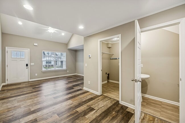 Building Photo - 3219 Clemons Cir