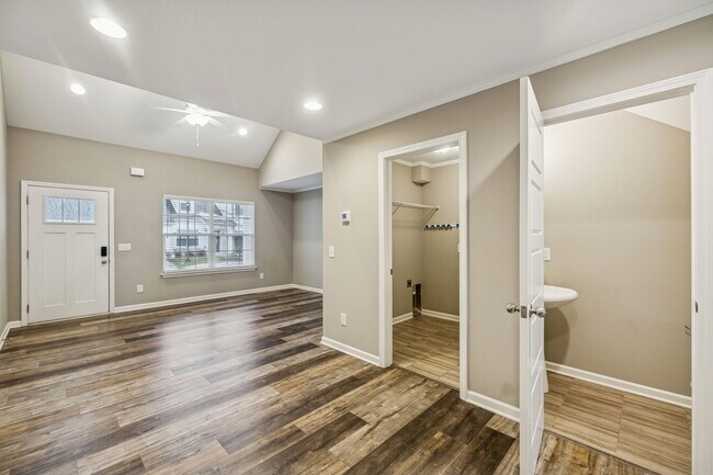 Foto del edificio - 3219 Clemons Cir