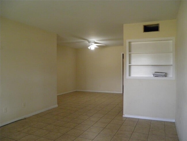 Building Photo - 7221 Beechnut St