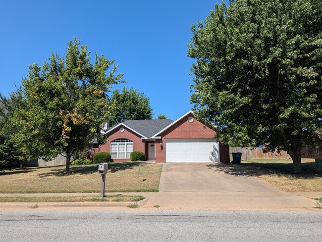 Building Photo - 702 Tunbridge Dr